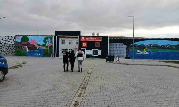 3 yıl 9 ay hapis cezasıyla aranan şahsı jandarma yakaladı