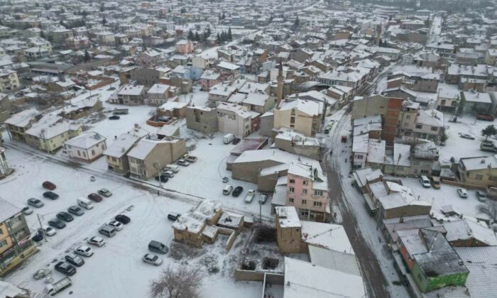 Bolvadin kar yağışı sonrası beyaza büründü