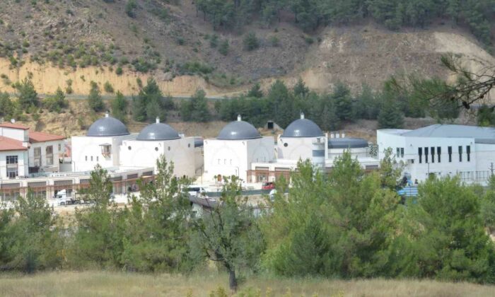 Gediz Belediyesi’nden vatandaşlara ücretsiz kaplıca servisi