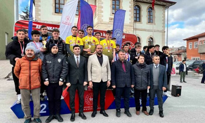 Sandıklılı öğrenciler madalyaları topladı