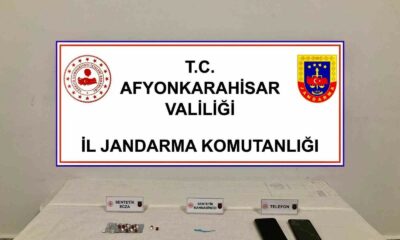Uyuşturucu ile yakalanan iki kişi gözaltına alınan