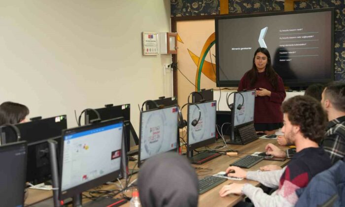 ‘Dijital Gençlik Merkezi’ gençlerin geleceğine yön veriyor