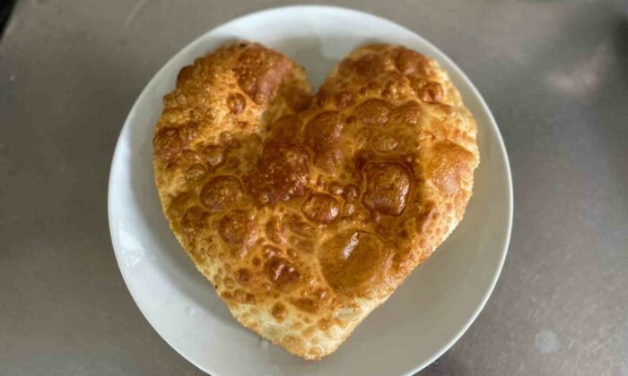 Sevgililer Günü’ne özel kalpli çibörek