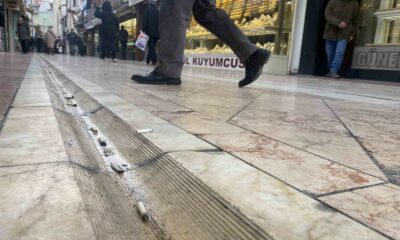 Duyarsız vatandaşlar yere izmarit atılmamasıyla ilgili yasağı dikkate almadı