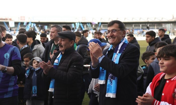 Başkan Eyüp Kahveci’den Belediye Kütahyaspor’a tam destek