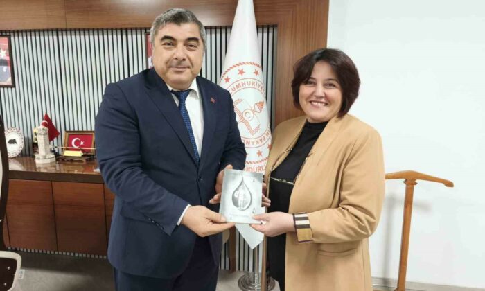 Sünnetci: “Öğretmenlerimiz geleceğe ışık tutan fenerlerdir”
