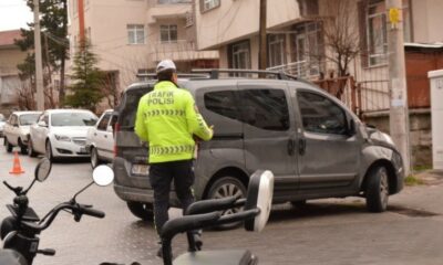 Motosiklet ile hafif ticari araç çarpıştı: 1 yaralı