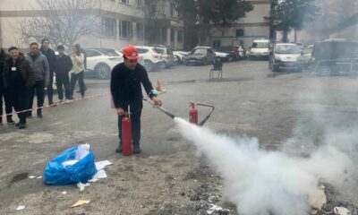 Kütahya Evliya Çelebi Hastanesinde yangına müdahale eğitimleri