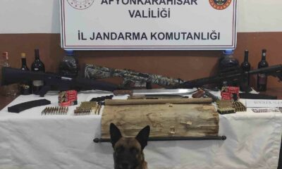 Kaçak alkol baskınına giden jandarma silah, uyuşturucu ve harita ele geçirdi