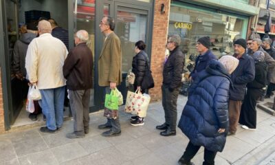 Fırınların önünde metrelerce pide kuyruğu oluştu