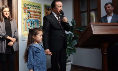 Bahattin Atak’ın “Elinde Fırça, Dilinde Müzik” isimli çizgi roman sergisi açıldı