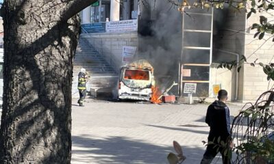 Eskişehir’de faciadan dönüldü: İçerisinde 4 çocuğun bulunduğu araç alev alev yandı