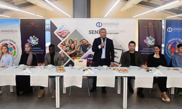 Rektör Adıgüzel, uluslararası öğrencilerle iftar sofrasında buluştu