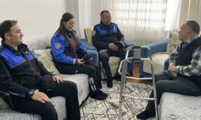 Polis ekiplerinden tek bacağı olmayan Ertuğrul amcaya ziyaret