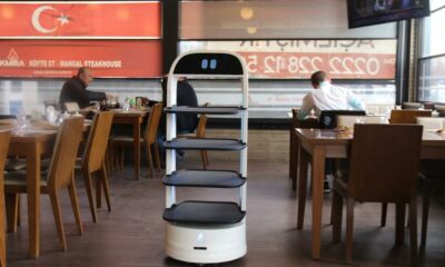 Robot garson “Şef” yaptığı servisle müşterilere farklı bir deneyim sunuyor