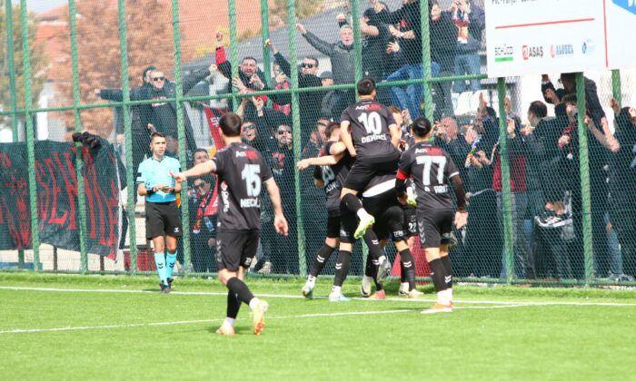 ES-ES Deplasmandan Lider olarak dönüyor