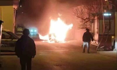 Seyir halindeki otomobil aniden alevler içerisinde kaldı