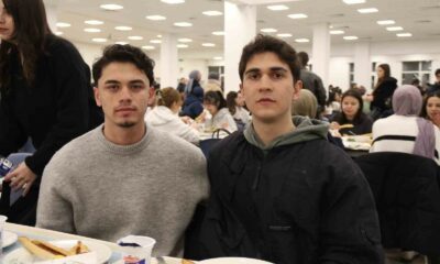 Anadolu Üniversitesi Rektörü Adıgüzel 4 bine yakın öğrenci ile iftar yaptı