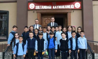 Kaymakam miniklere mesleğini anlattı