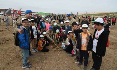 Eskişehir’de Ağaç Bayramında 6 bin fidan toprakla buluştu