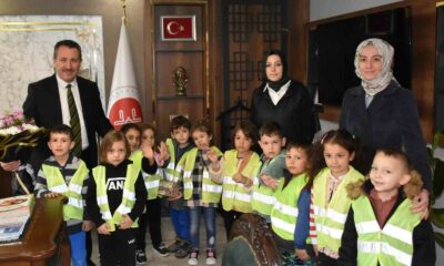 Minik öğrencilerden anlamlı bağış