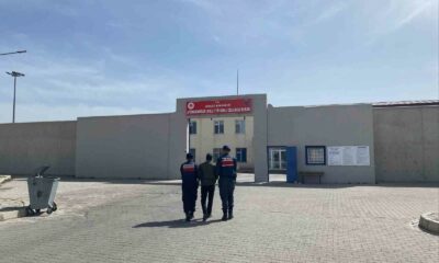 Kaçakçılık suçundan aranan şahsı jandarma yakaladı