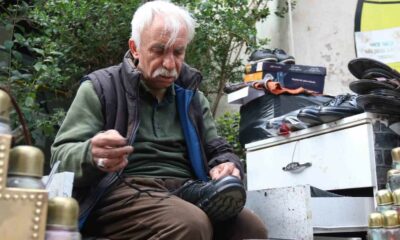 Bayramda temiz ayakkabılarla dolaşmak isteyenler tamircilere akın etti