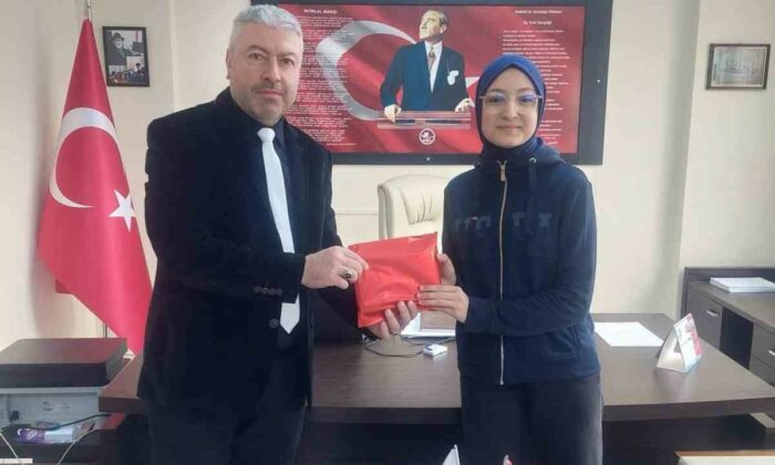 Bolvadinli lise öğrencisinden İstiklal Marşı yarışmasında büyük başarı