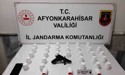 Uyuşturucu hapları satamadan jandarmaya yakalandı