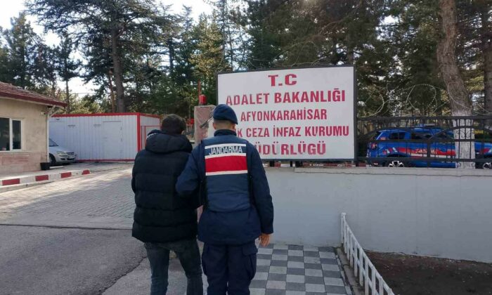 Afyonkarahisar’da aranan şahıs yakalandı