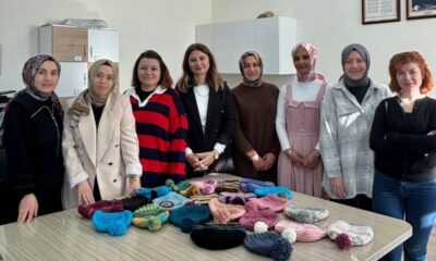 Hisarcık’ta gönüllü öğretmenlerin ördüğü bereler Ağrı’daki minik öğrencileri ısıtacak