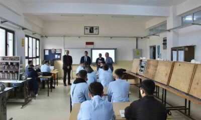 Kaymakam meslek lisesi öğrencileri ile birlikte derse katıldı