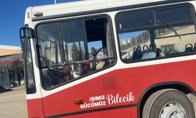 Kontak kapatan minibüsçüler belediyenin otobüsünü taşladı