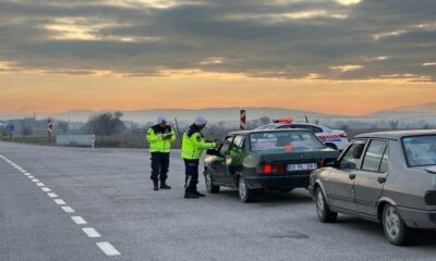 Jandarma trafik ekipleri sürücüleri bilgilendirdi