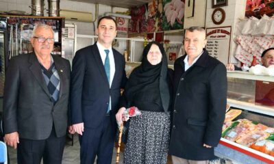 Beylikova’da 8 Mart Dünya Kadınlar Günü’nde bin karanfil dağıtıldı