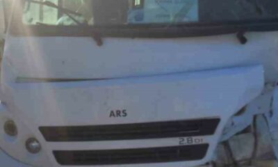 Minibüsle otomobilin çarpıştığı kazada 16 kişi yaralandı