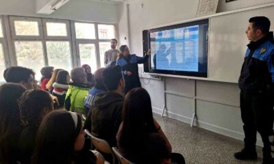 Afyonkarahisar’da emniyet ekipleri gençleri bilgilendiriyor
