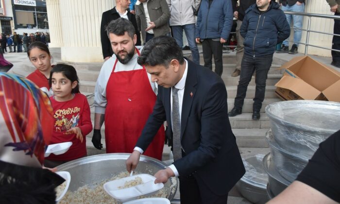 Söğüt Belediyesi’nin düzenlediği iftar yoğun ilgi gördü