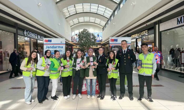Kütahya’da polis ve jandarma KADES uygulaması halka tanıttı