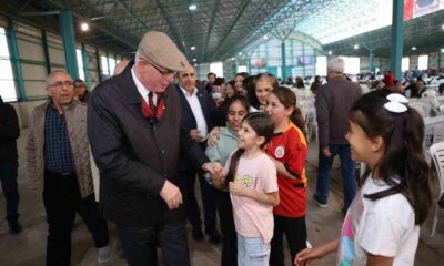 Başkan Kurt 75’inci Yıl Mahallesi’ndeki iftarda binlerce vatandaşla buluştu