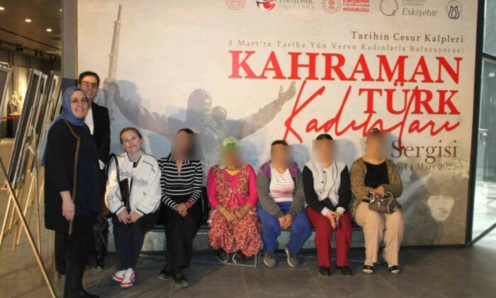 Kadın yükümlüler ’Kahraman Türk Kadınları Sergisi’ni inceledi