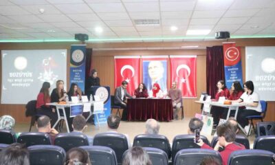 Bozüyük’te “Gençler Tartışıyor” münazara etkinliği düzenlendi