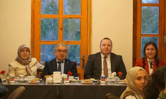 Şuhut’ta sağlık çalışanlarına iftar verildi