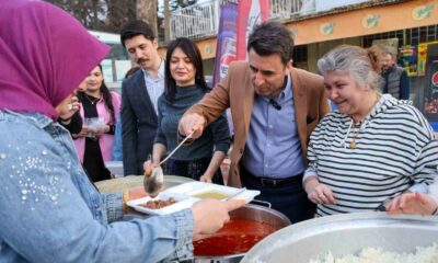 Karaköy’de vatandaşlarla bir araya geldi