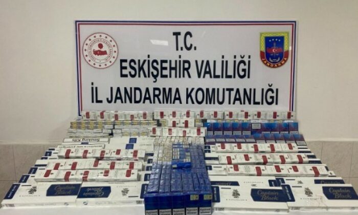 Kaçak sigara satan şüpheli jandarmadan kaçamadı