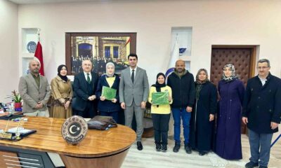 Hisarcık Kaymakamı Bahar, yarışmalarda il birincisi olan öğrencileri ödüllendirdi