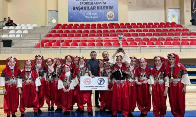 Gazimihal Ortaokulu Halk Oyunları Ekibi, il birincisi oldu