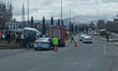 Kütahya’da tır ile kamyonet çarpıştı: 1 ölü, 2 yaralı