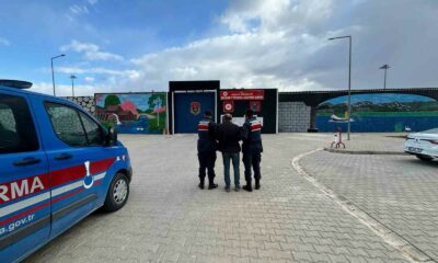 Hırsızlık suçundan aranan şahsı jandarma yakaladı