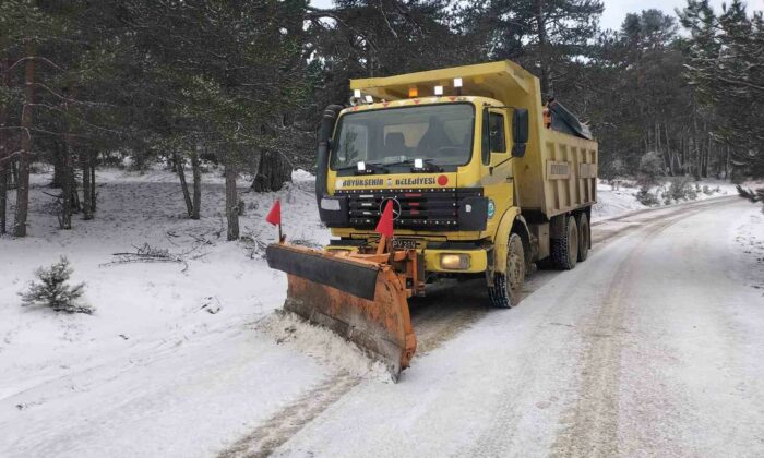 Büyükşehir ekiplerinin karla mücadele çalışmaları